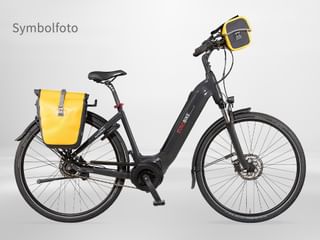Schwarzes Elektrorad mit Tiefeinsteiger-Rahmen, gelben Taschen am Gepäckträger und Lenker, Scheibenbremsen und Mittelmotor vor weißem Hintergrund.