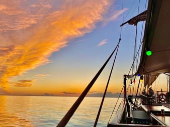 Deck der Atlantis bei Sonnenuntergang